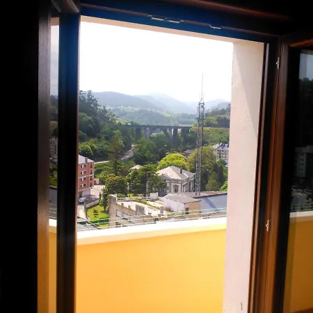 House With 2 Bedrooms In Luarca With Wonderful Mountain View And Balcony 700 M From The Beach בית נופש *